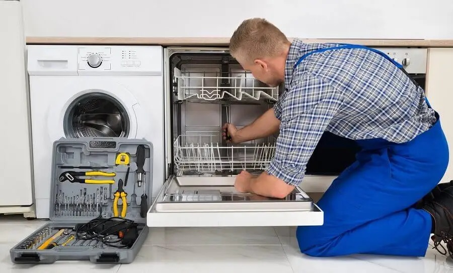 Keçiören Gorenje servisi teknisyen ekibi beyaz eşya tamiri yaparken